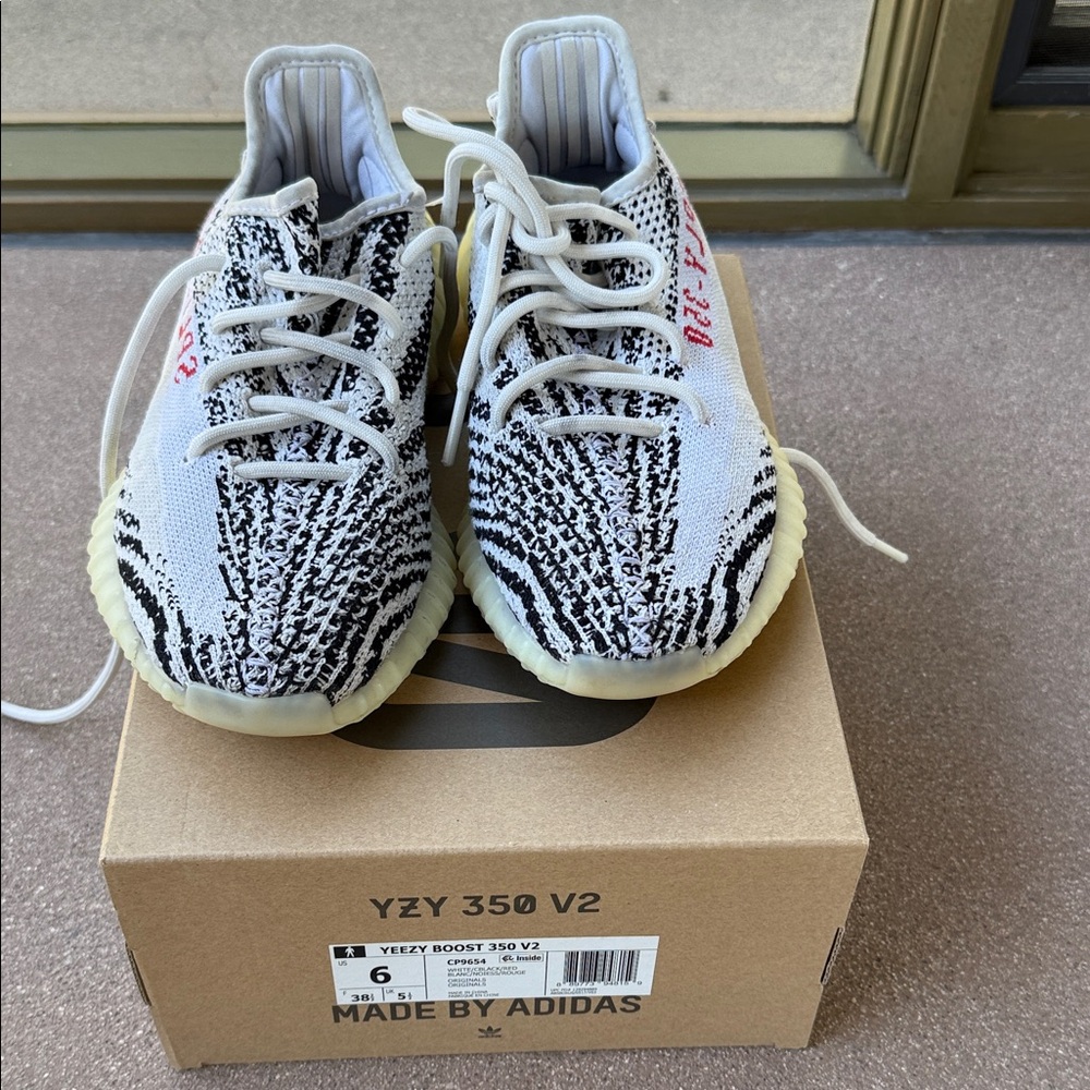 Adidas Yeezy Boost 350 V2 Boys or Girls Sneakers - Black and White